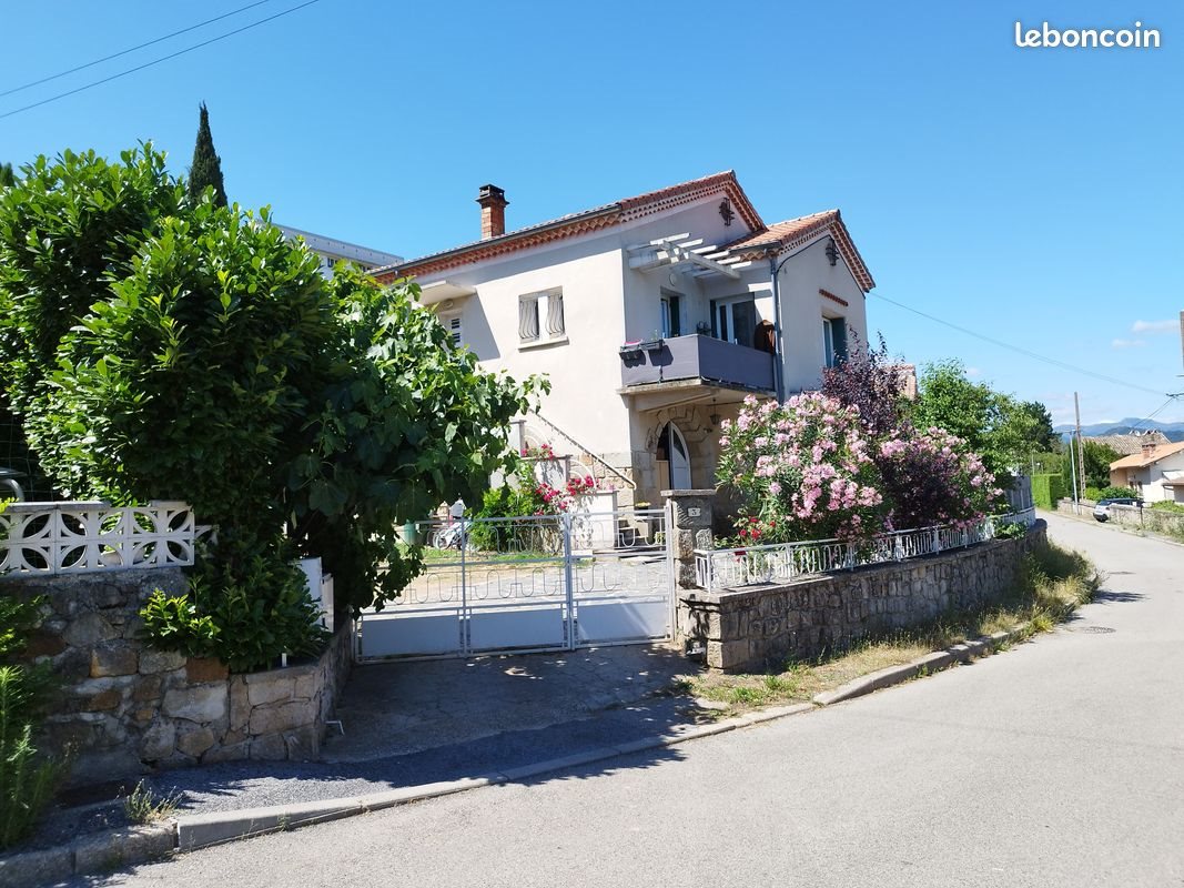 Appartement à louer, 92m², Aubenas