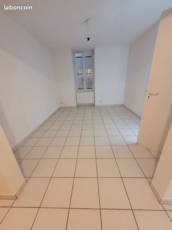 Appartement à louer, 1m², Guéret