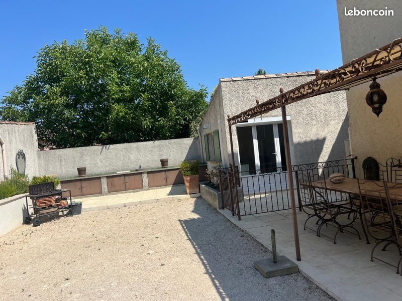Appartement à louer, 2m², Saint-Saturnin-lès-Avignon