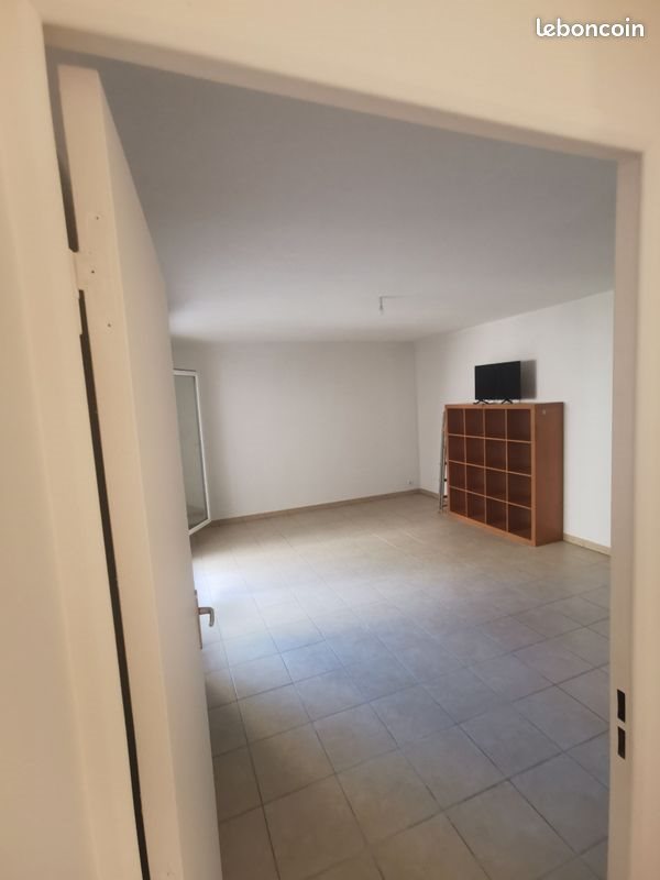 Appartement à louer, 29m², La Roque-d'Anthéron