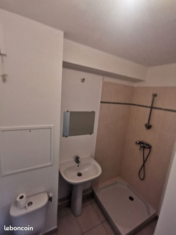 Appartement à louer, 29m², La Roque-d'Anthéron