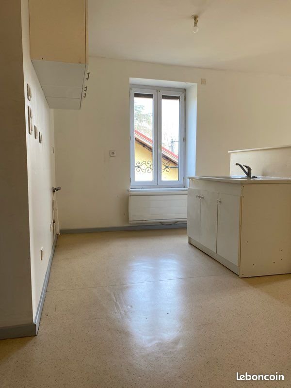 Appartement à louer, NaNm², Morestel