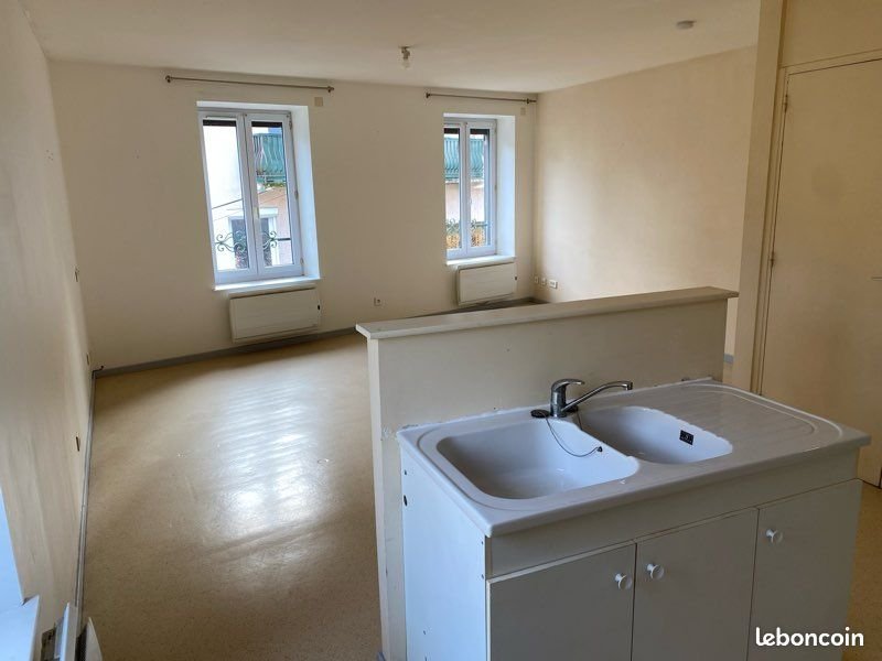 Appartement à louer, NaNm², Morestel