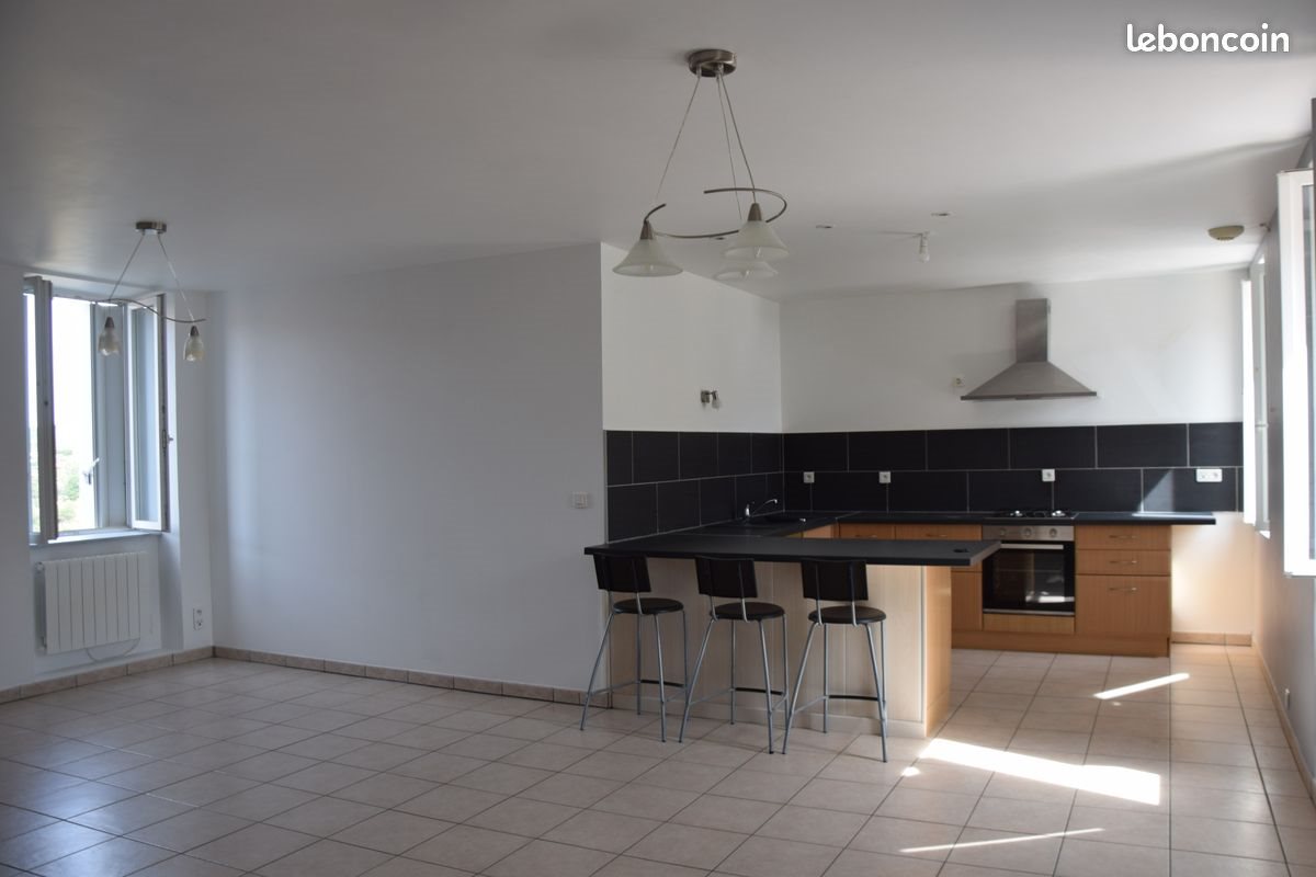 Appartement à louer, 85m², Saint-Pierre-la-Palud