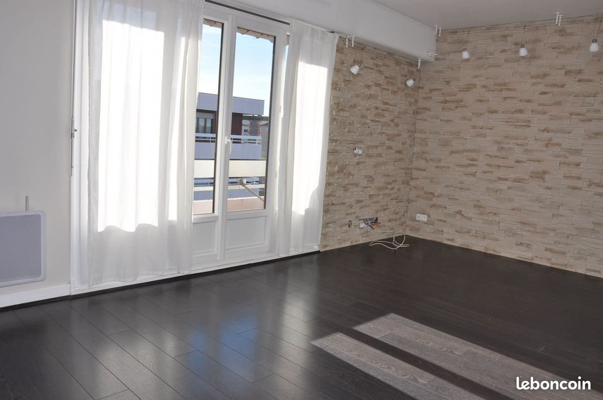 Appartement à louer, 765m², Lapalisse