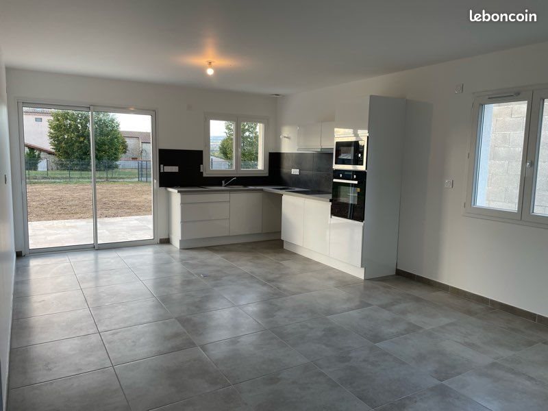 Maison à louer, 90m², Sainte-Agathe-la-Bouteresse