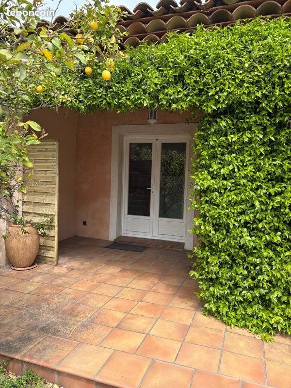 Appartement à louer, 23m², La Crau