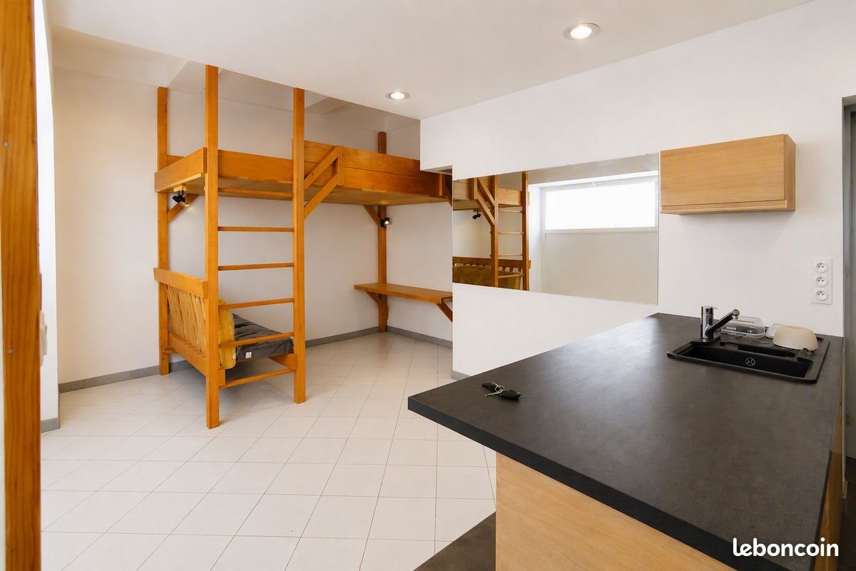 Appartement à louer, 35m², Eyguières