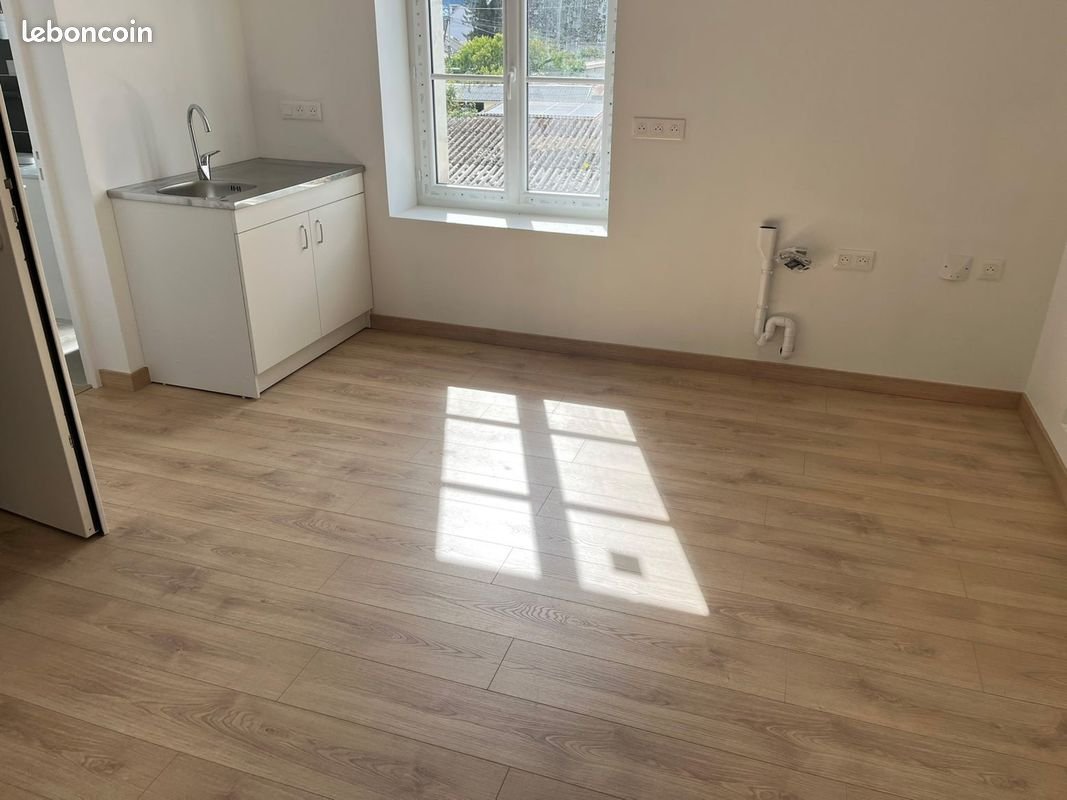 Appartement à louer, 46m², Descartes