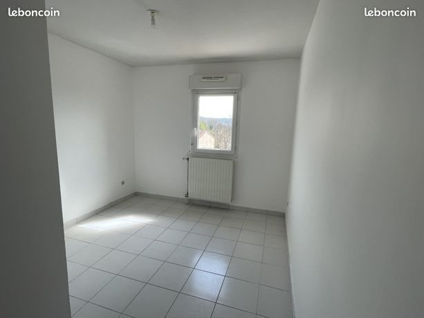 Appartement à louer, 68m², Rousset