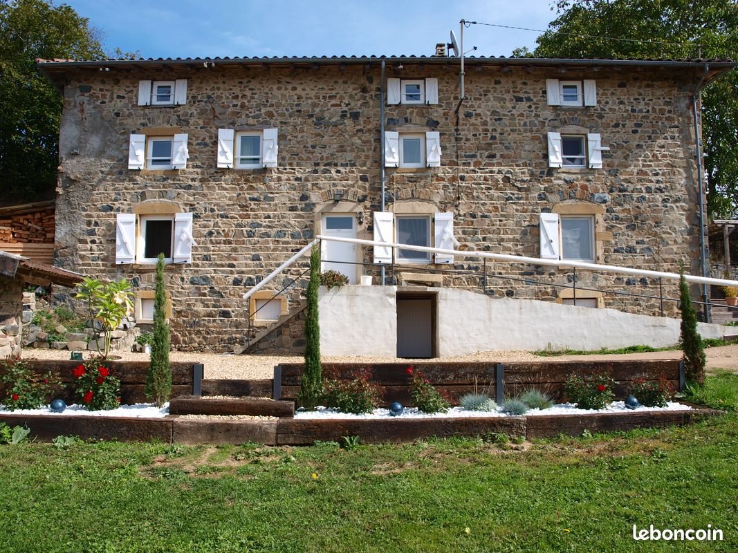 Maison à louer, 139m², Poule-les-Echarmeaux