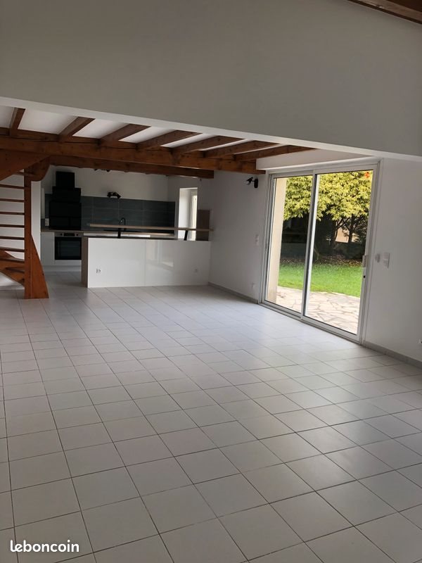 Maison à louer, 82m², Azereix