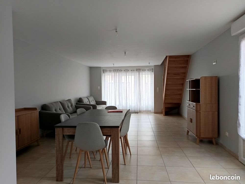 Maison à louer, 110m², Lalbenque
