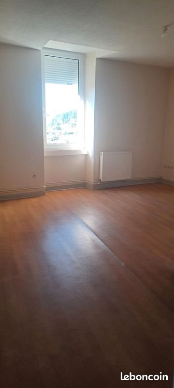 Appartement à louer, 107m², Thizy