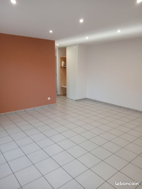 Appartement à louer, 88m², Dunières