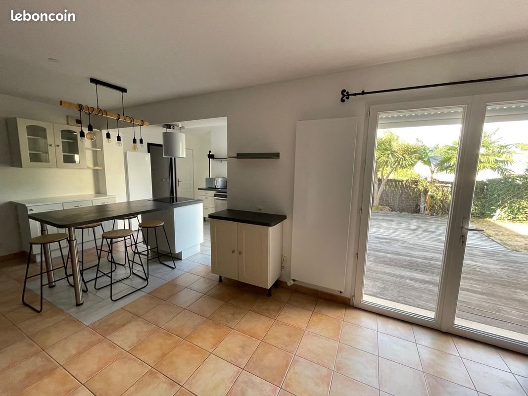 Maison à louer, 160m², Theix