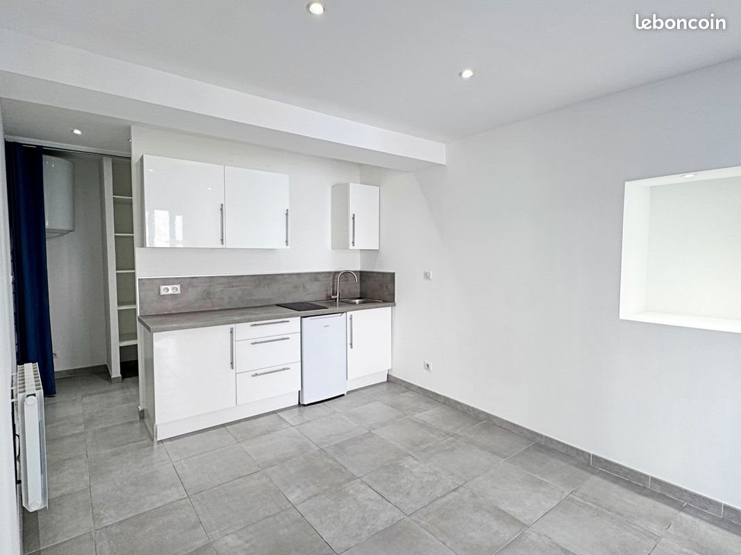 Appartement à louer, 20m², Peyrolles-en-Provence
