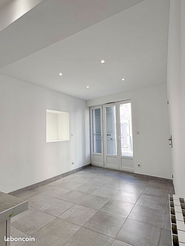 Appartement à louer, 20m², Peyrolles-en-Provence