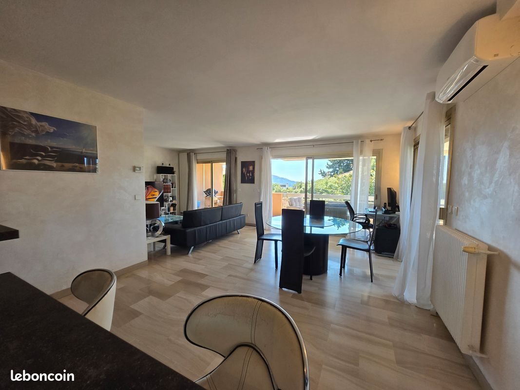 Appartement à louer, 90m², Le Cannet