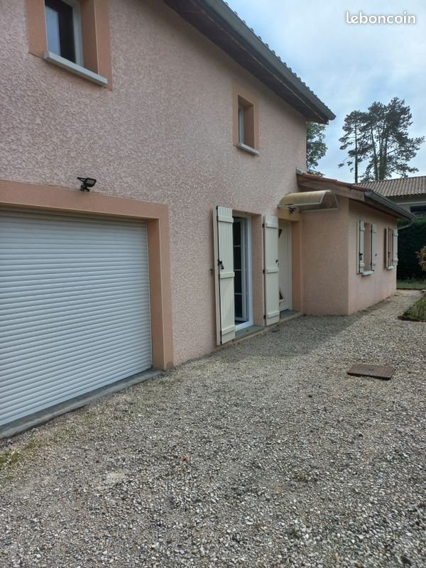 Maison à louer, 122m², Neuville-les-Dames
