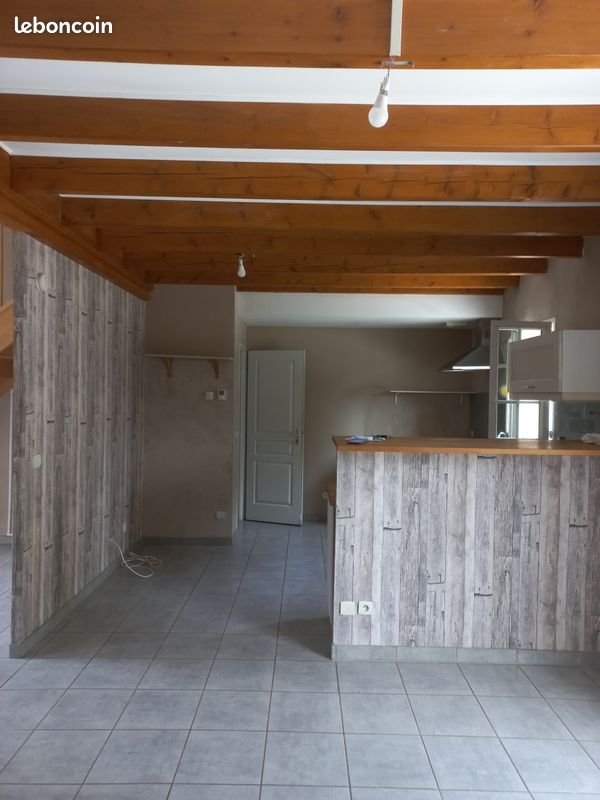 Maison à louer, 122m², Neuville-les-Dames