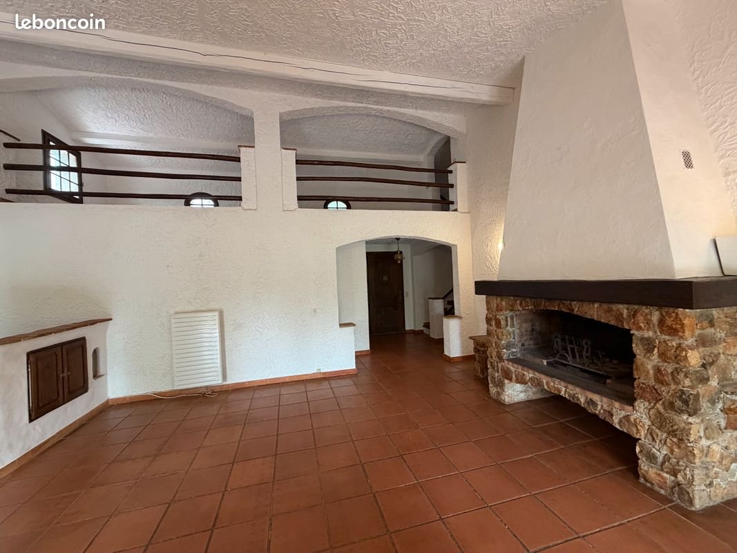 Maison à louer, 132m², Saint-Cézaire-sur-Siagne