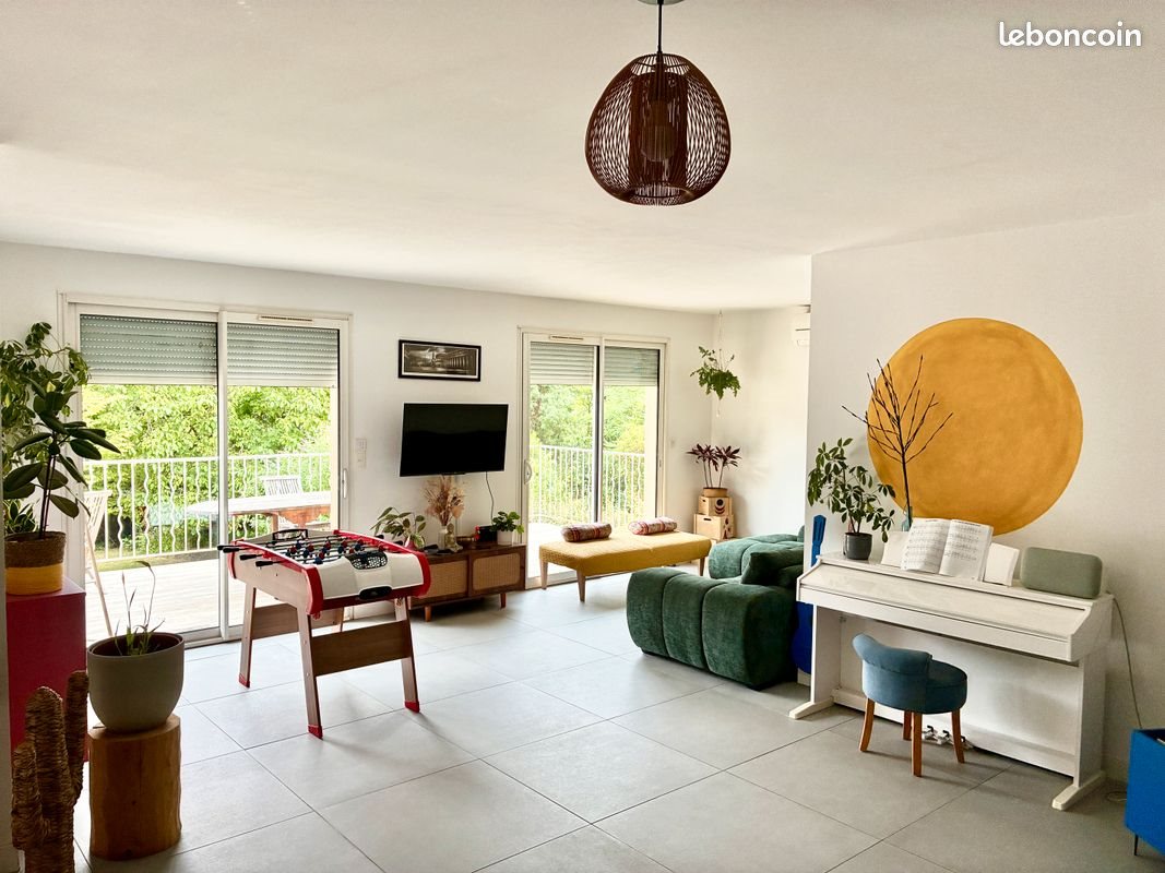 Maison à louer, 220m², Grézillac