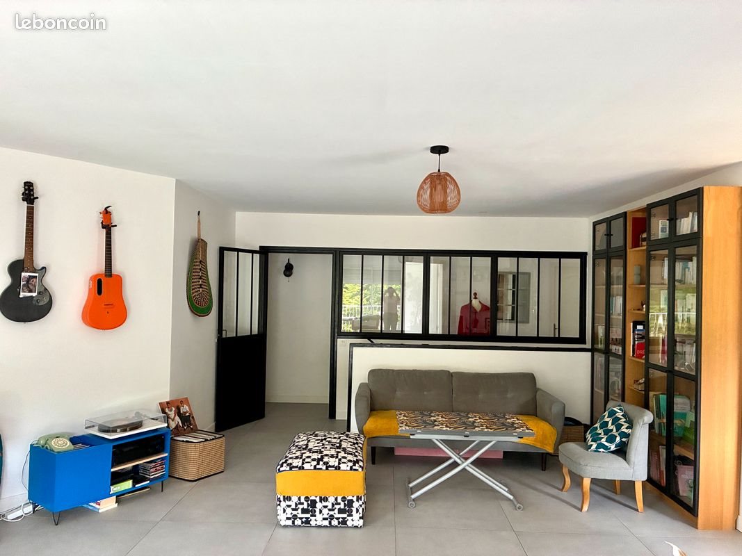 Maison à louer, 220m², Grézillac