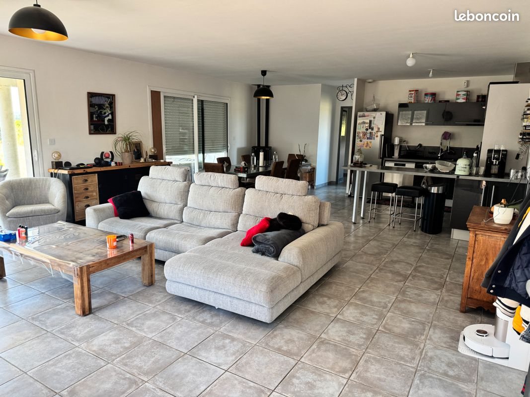 Maison à louer, 128m², Pont-Evêque