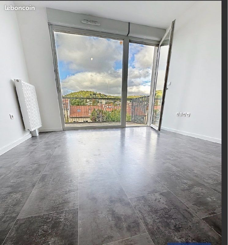 Appartement à louer, 40m², Saint-Max