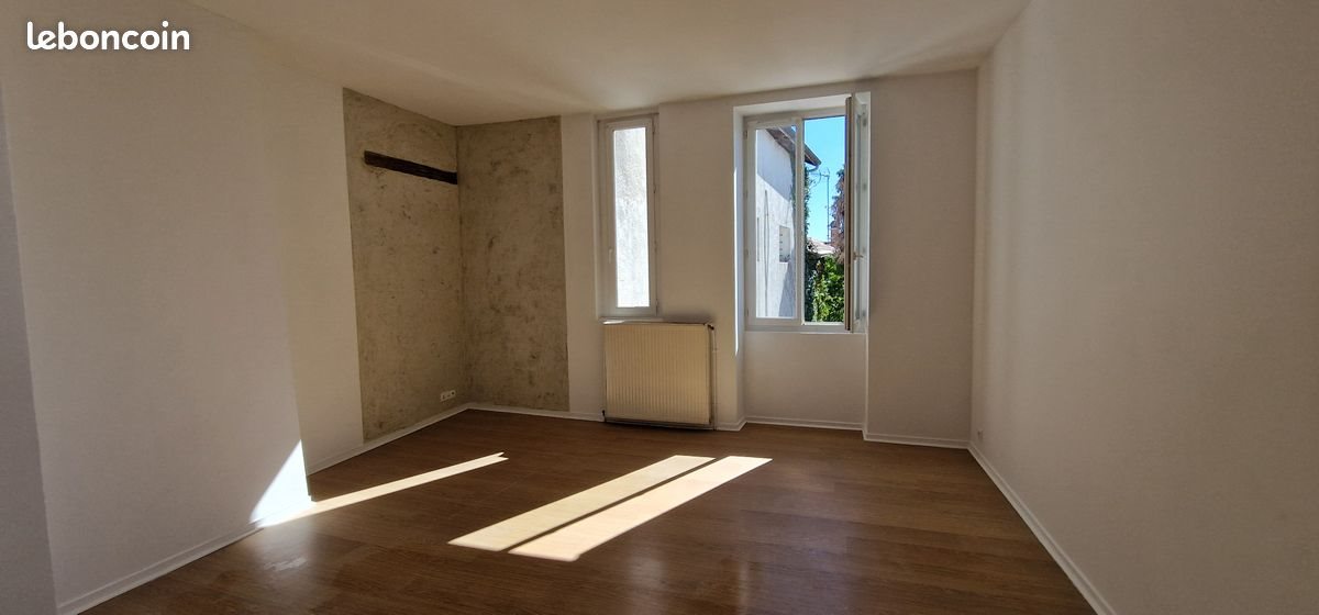 Appartement à louer, 55m², Salles