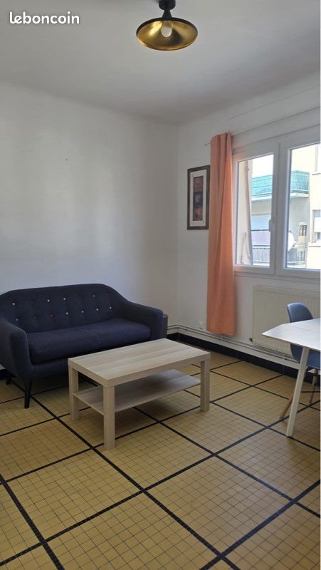 Appartement à louer, 33m², Nîmes