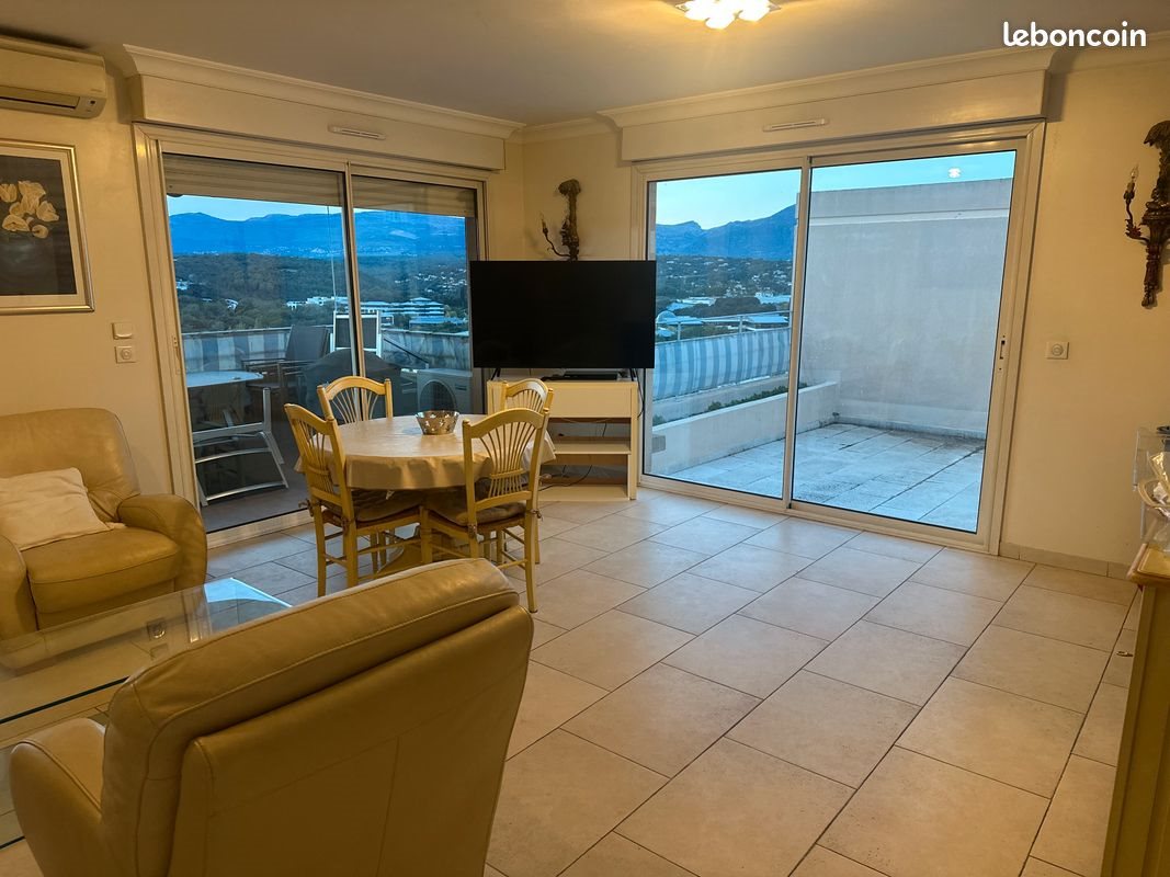 Appartement à louer, 65m², Biot