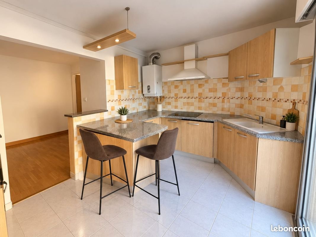 Appartement à louer, 77m², Ajaccio