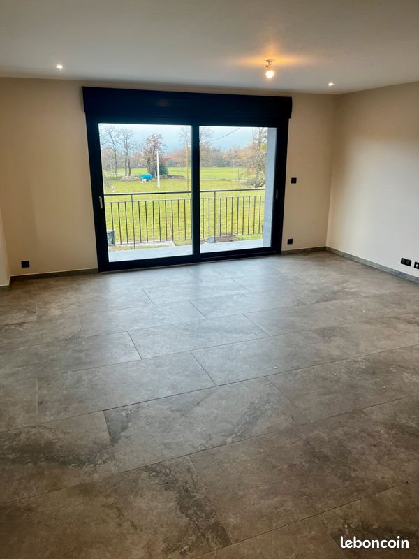 Appartement à louer, 92m², Féternes