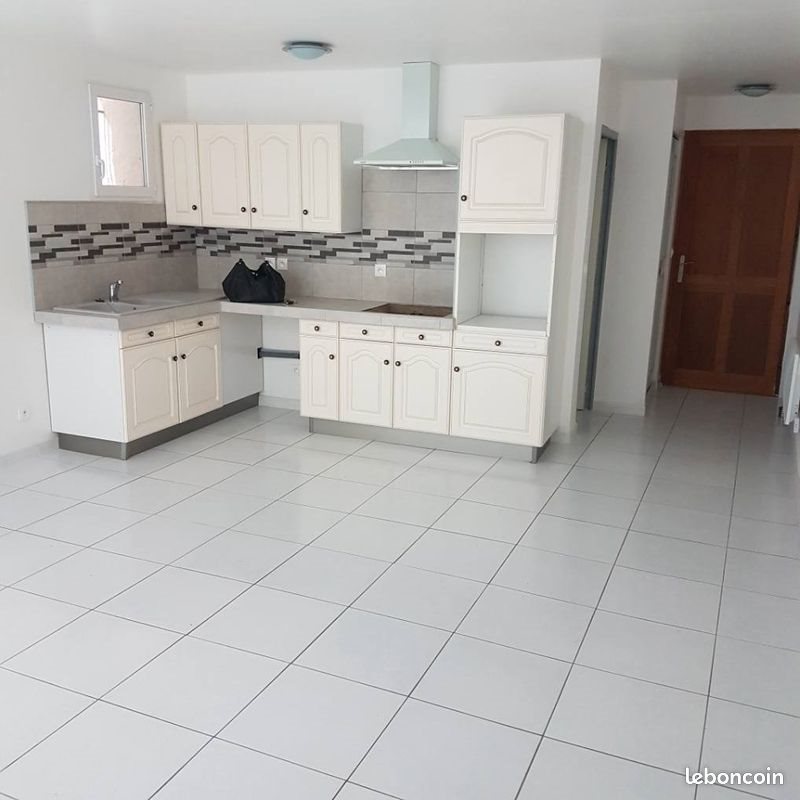 Appartement à louer, 67m², Roujan