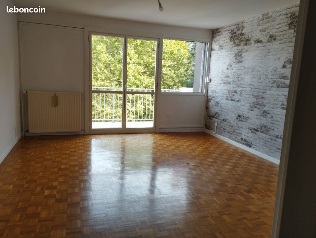 Appartement à louer, 70m², Sathonay-Camp