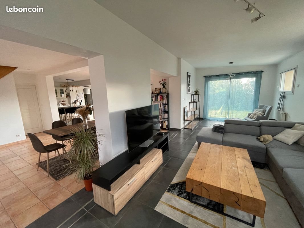 Maison à louer, 160m², Theix