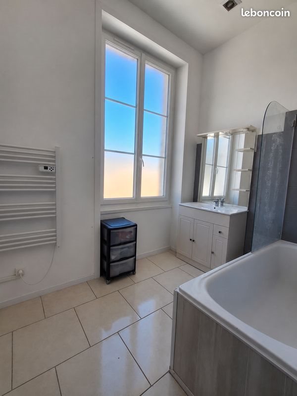 Appartement à louer, 70m², Montmoreau-Saint-Cybard