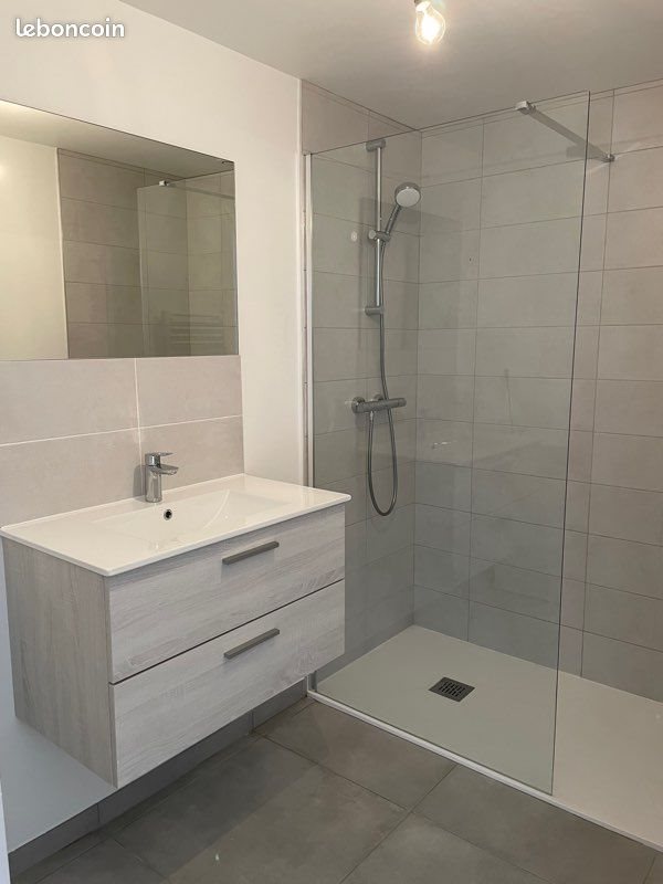 Appartement à louer, 66m², Paron