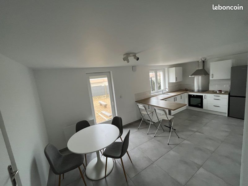 Appartement à louer, 66m², Paron