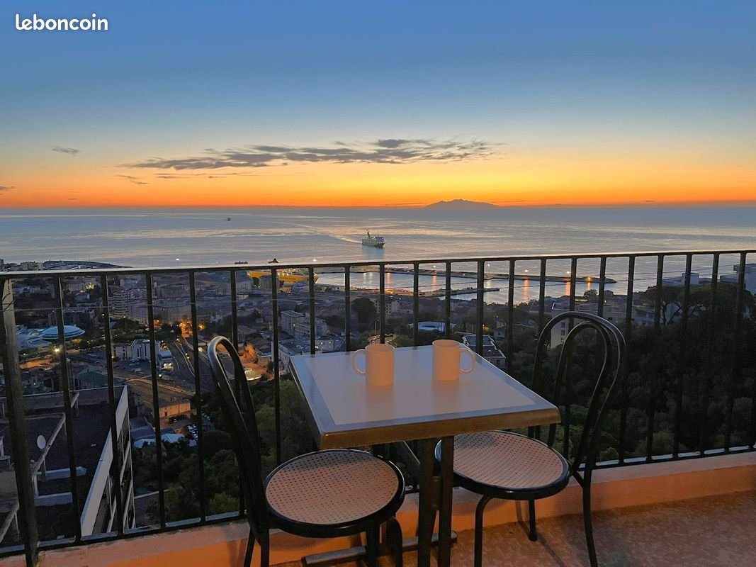 Appartement à louer, 70m², Bastia