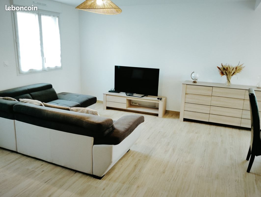 Maison à louer, 111m², Péaule