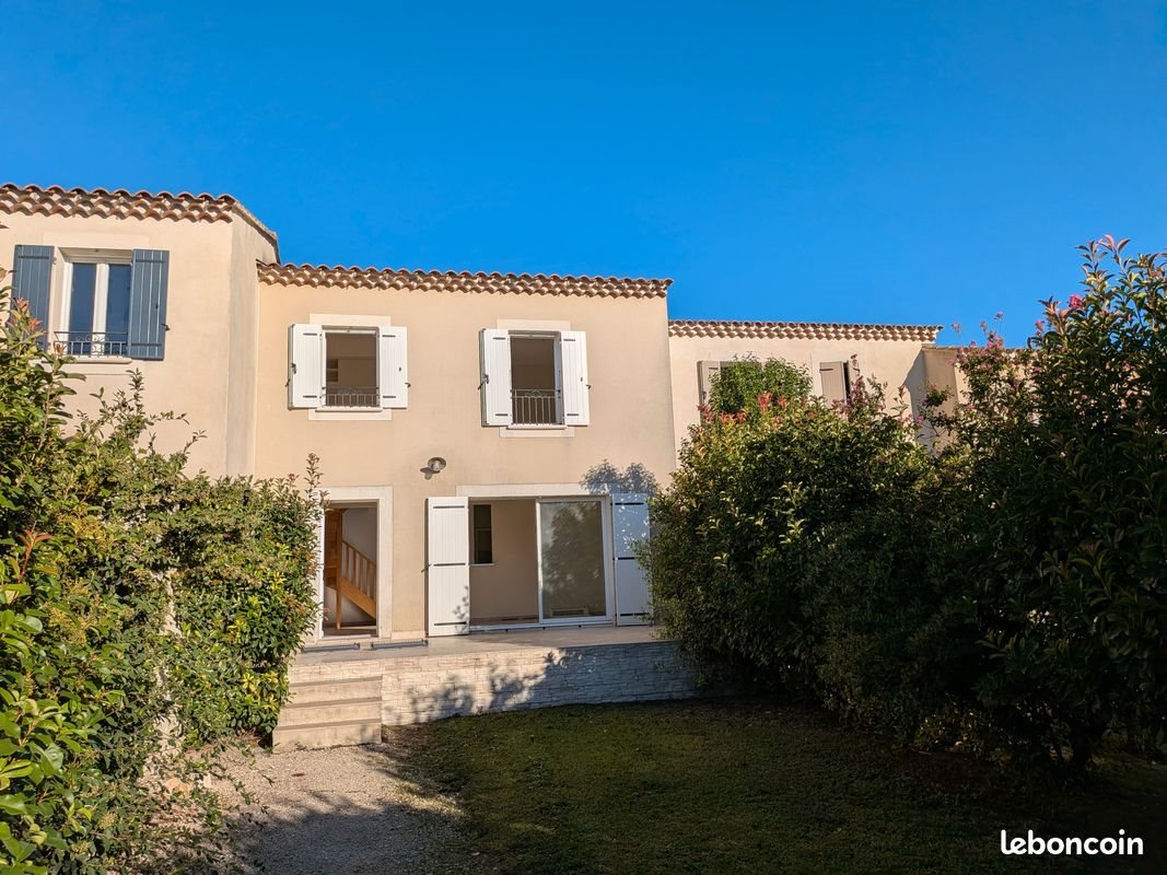 Maison à louer, 82m², Montfrin