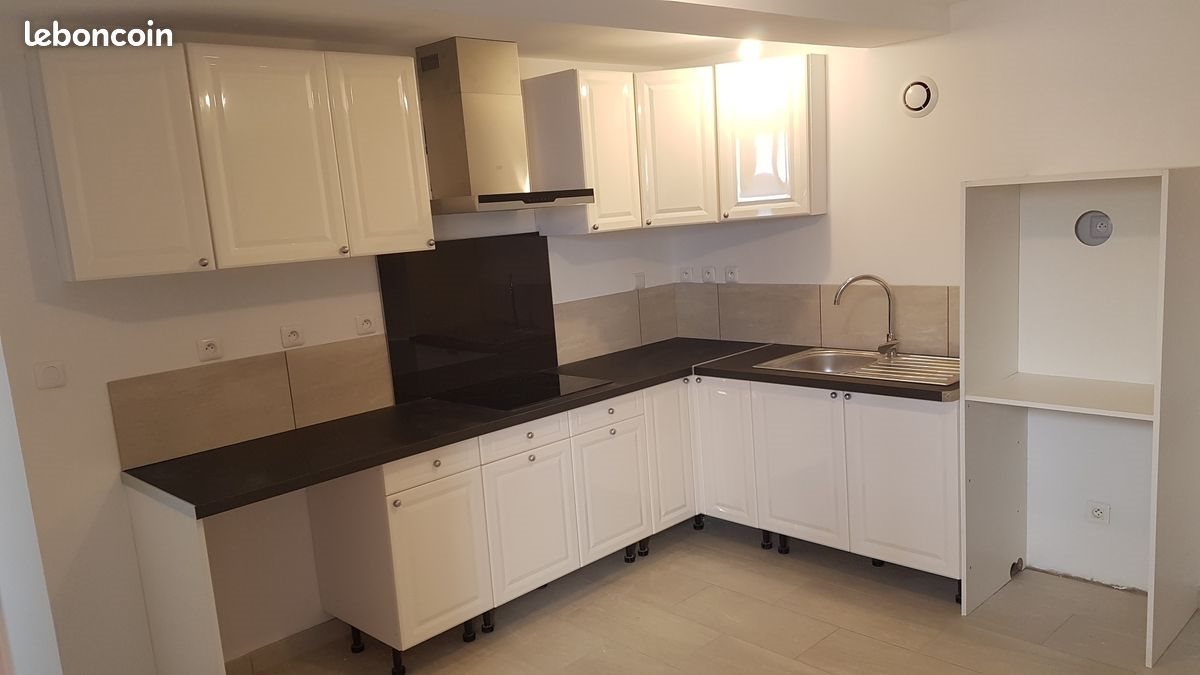 Maison à louer, 71m², Roujan