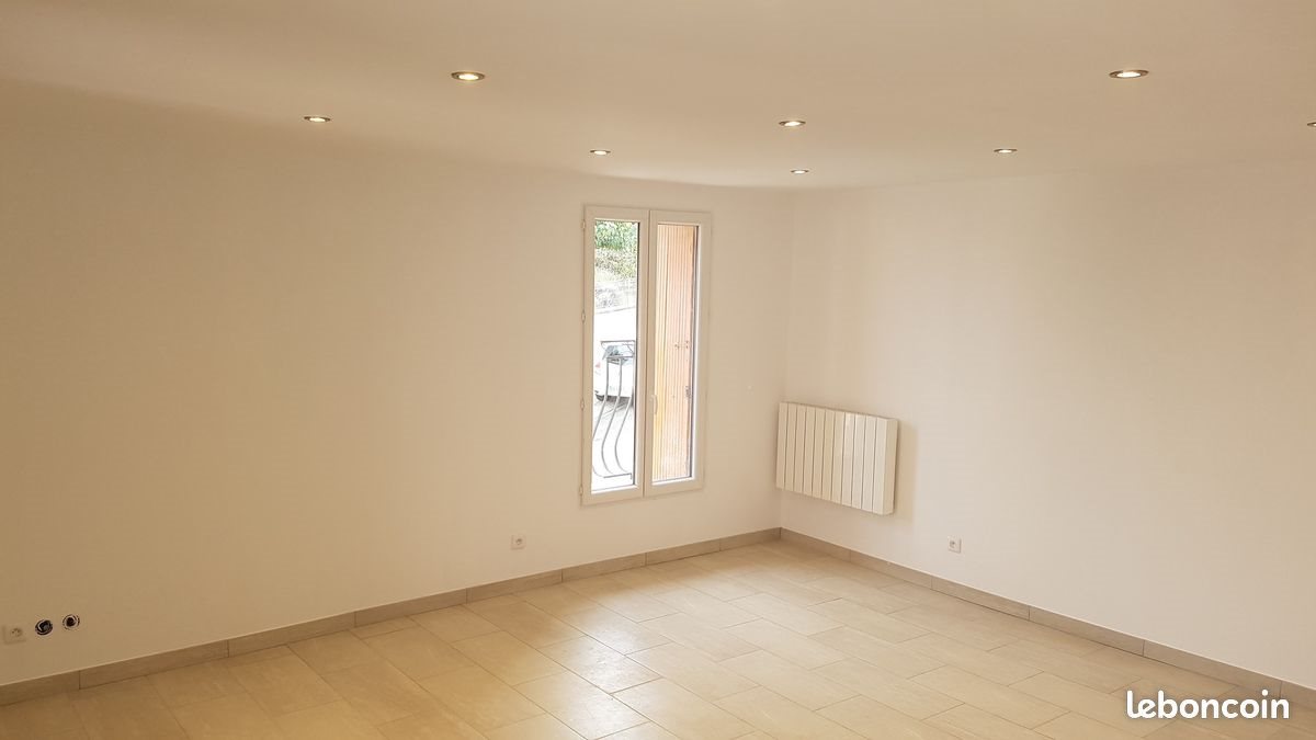 Maison à louer, 71m², Roujan