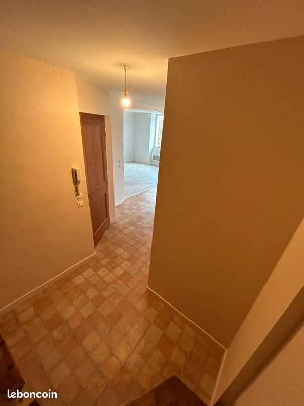 Appartement à louer, 110m², Chenecey-Buillon