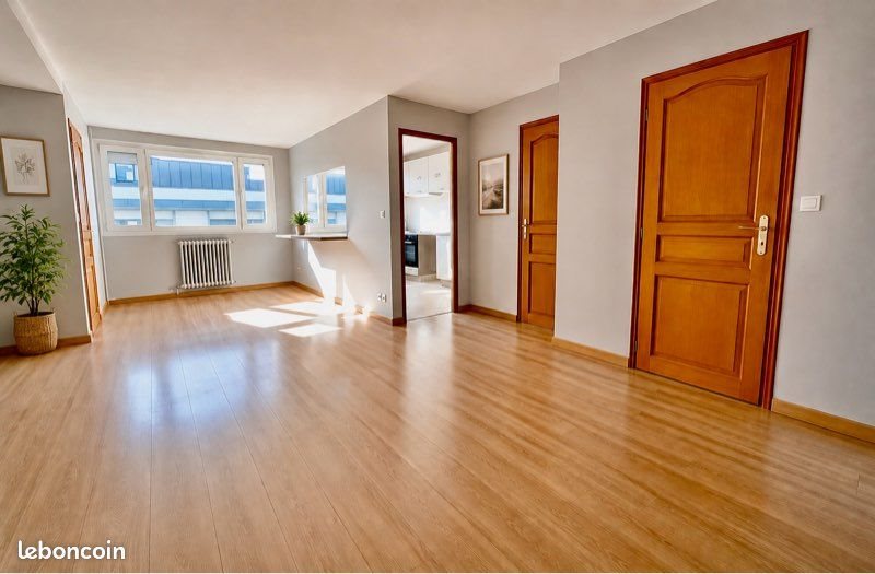 Appartement à louer, 774m², Le Mans