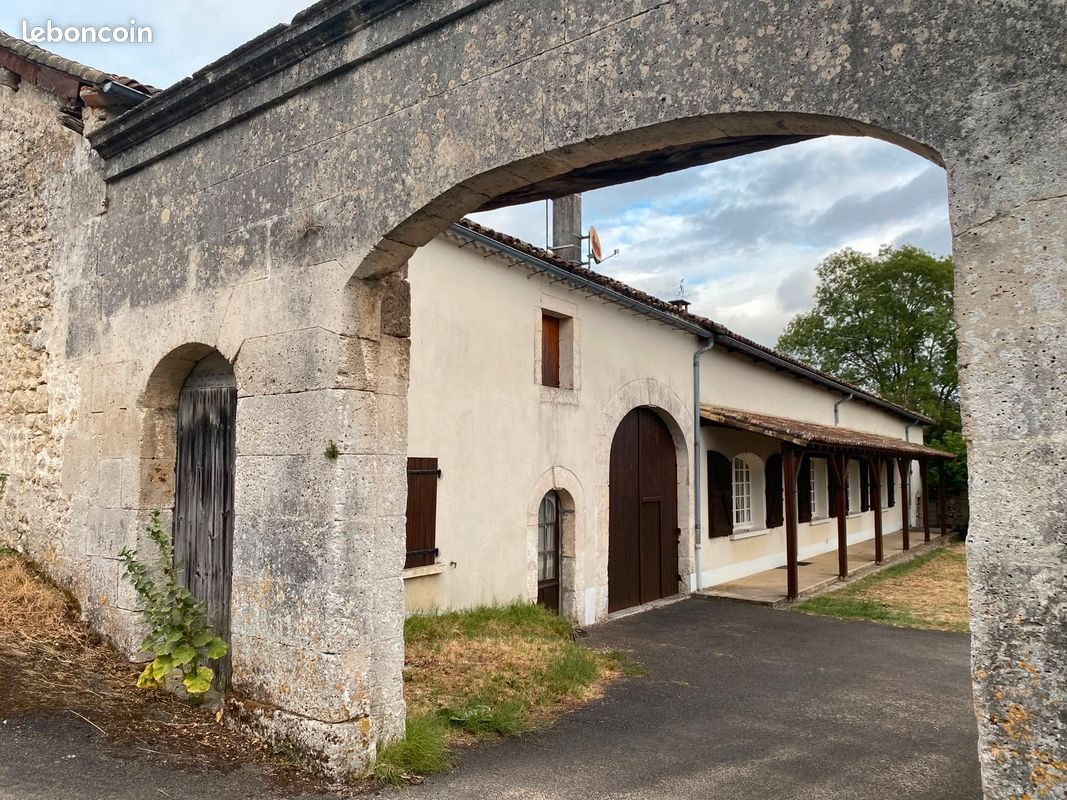 Maison à vendre, 120m², Voeuil-et-Giget