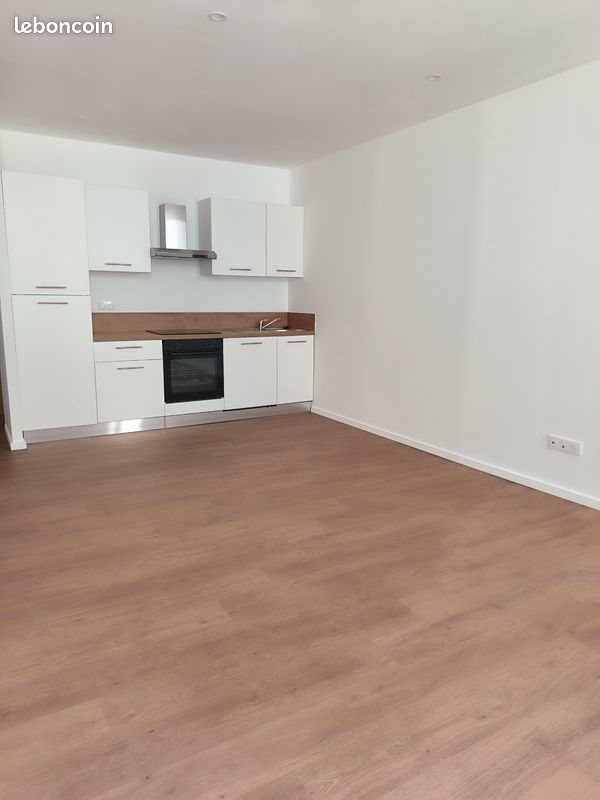 Appartement à louer, 79m², Callas